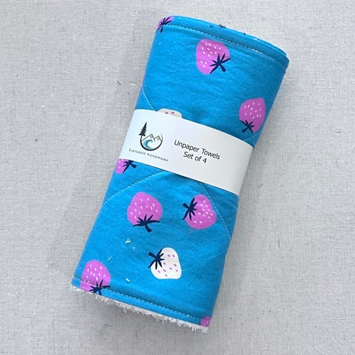 Strawberries on Turquoise Unpaper Towels - Set of 4