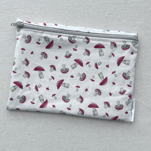 Red Mushroom Toss XL Bag/Multipurpose Bag