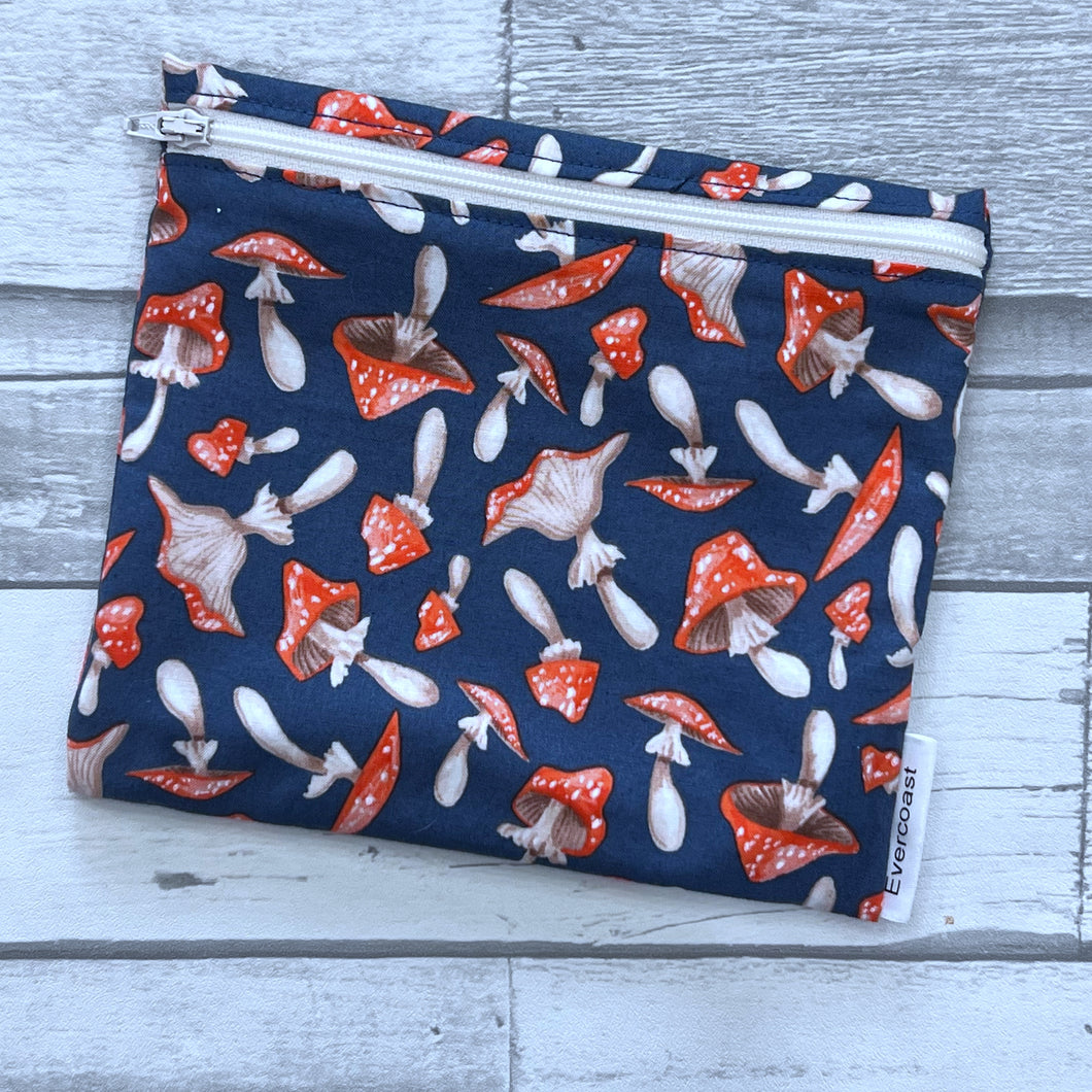 Mushrooms on Navy Reusable Sandwich Bag